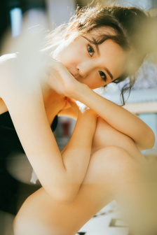 跳抖胸舞